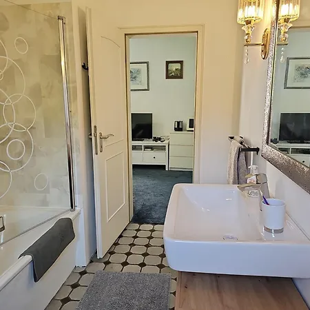 Little Rhine View Chateau - Eg